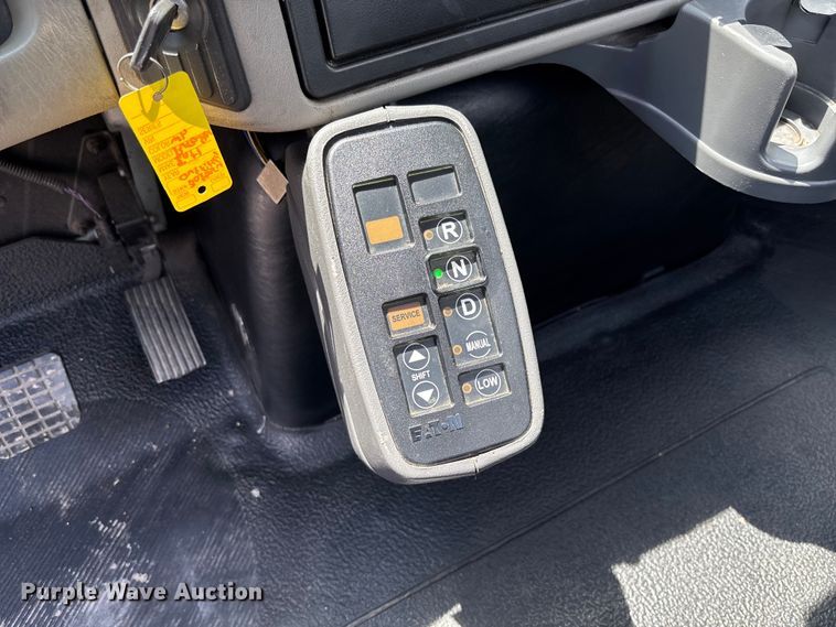 image for item FC1824 2019 International 4300 truck cab and chassis