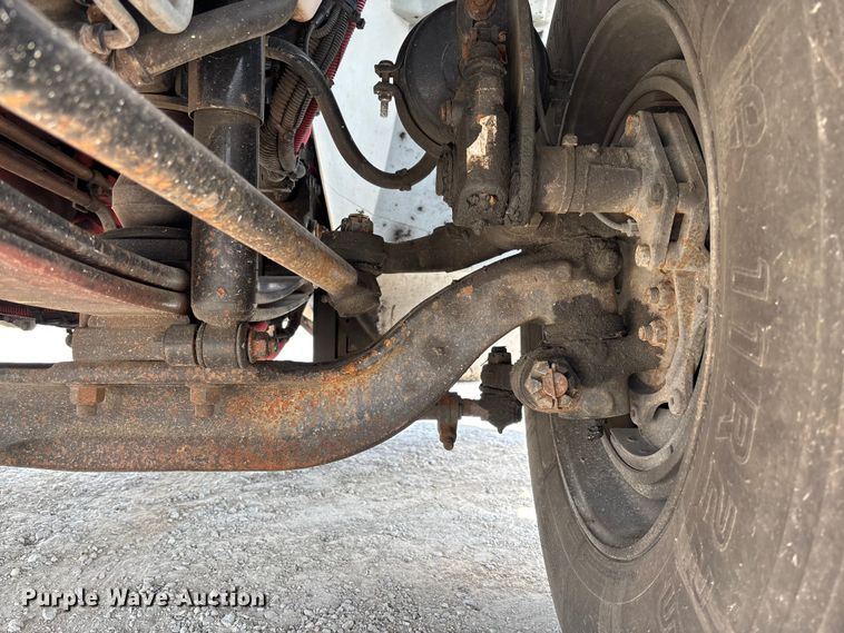 image for item FC1824 2019 International 4300 truck cab and chassis