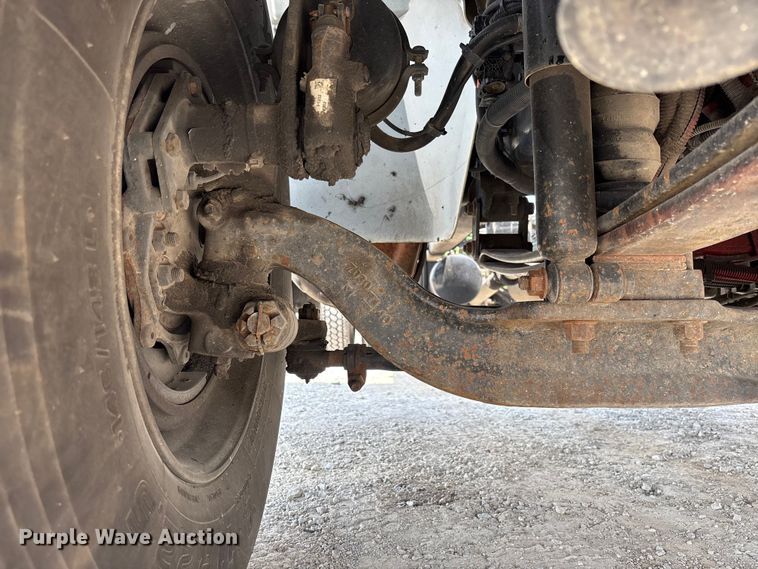 image for item FC1824 2019 International 4300 truck cab and chassis