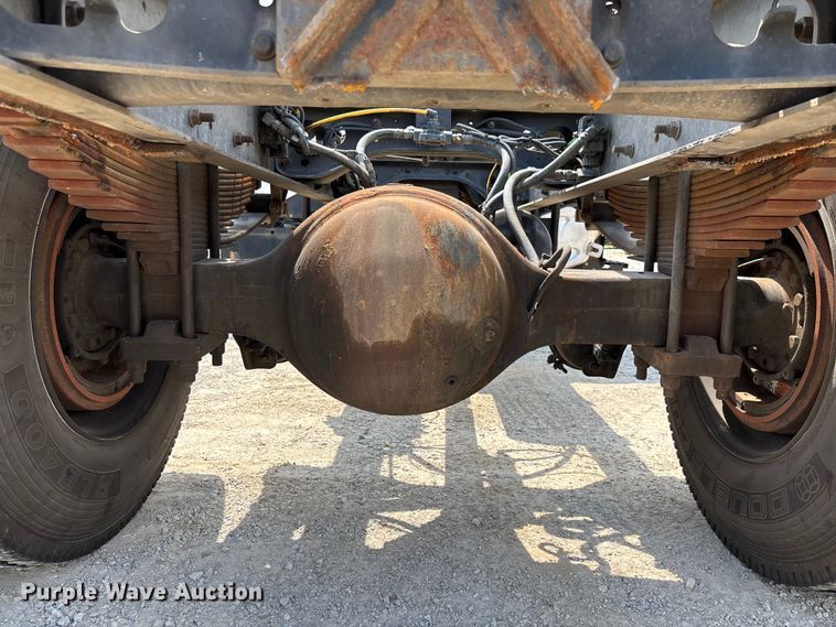 image for item FC1824 2019 International 4300 truck cab and chassis