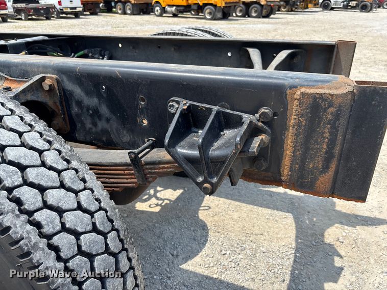 image for item FC1824 2019 International 4300 truck cab and chassis