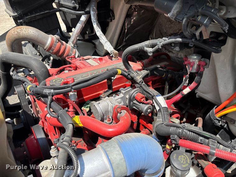 image for item FC1824 2019 International 4300 truck cab and chassis