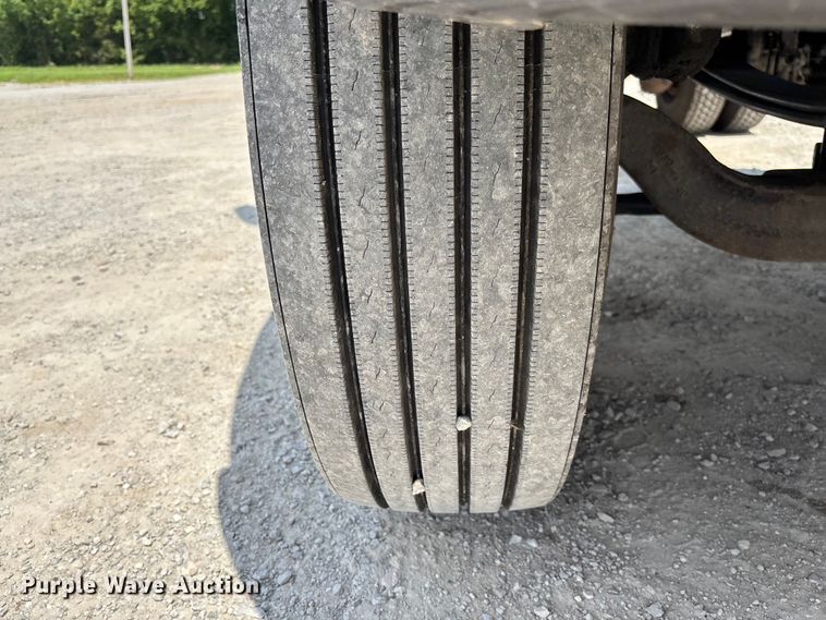 image for item FC1824 2019 International 4300 truck cab and chassis