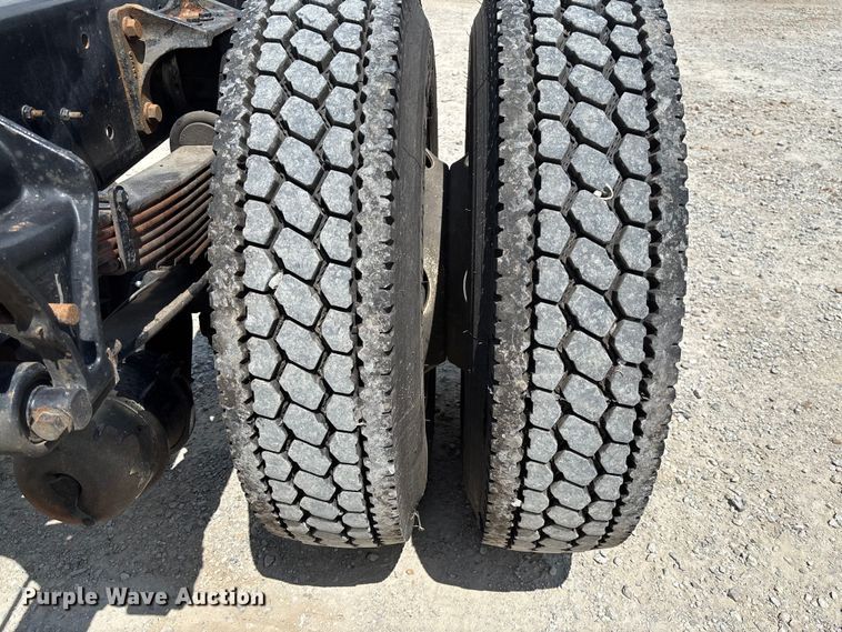 image for item FC1824 2019 International 4300 truck cab and chassis