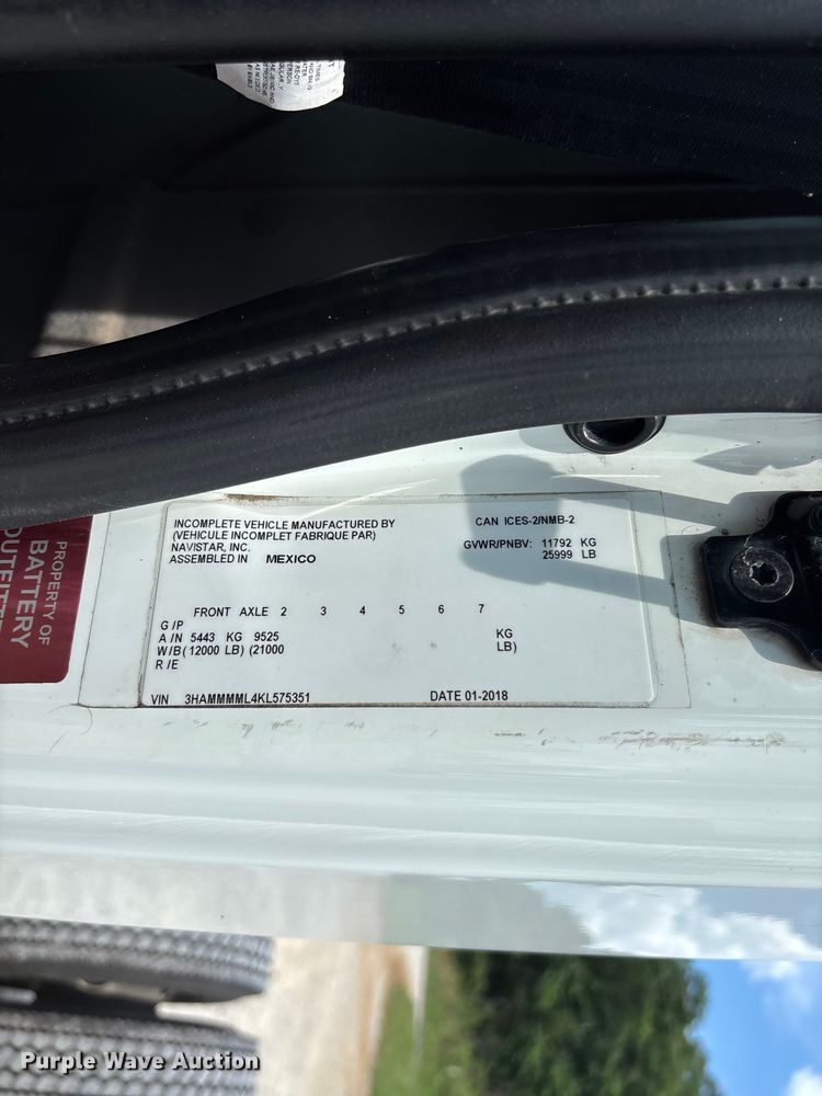 image for item FC1824 2019 International 4300 truck cab and chassis