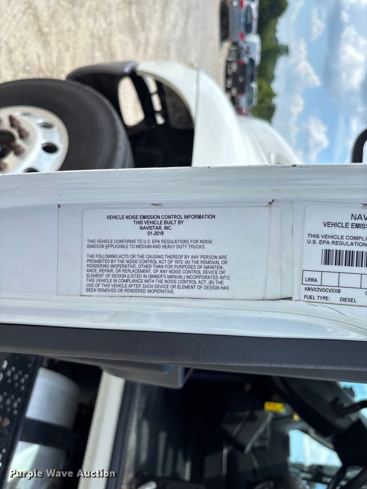 image for item FC1824 2019 International 4300 truck cab and chassis