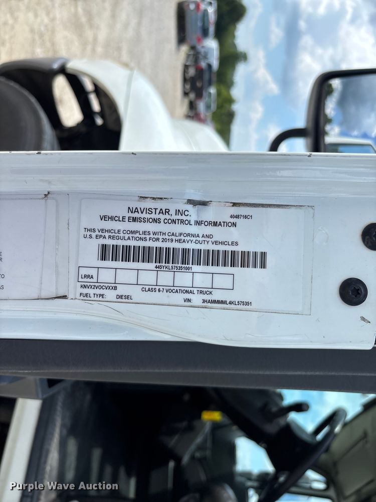image for item FC1824 2019 International 4300 truck cab and chassis