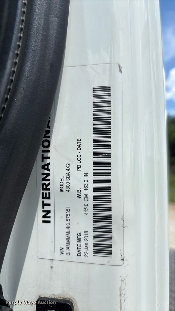 image for item FC1824 2019 International 4300 truck cab and chassis