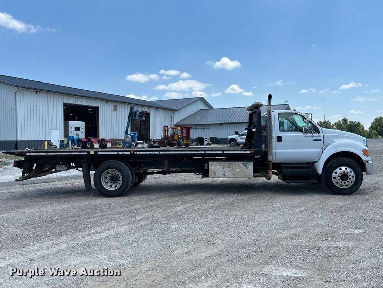 image for item FC1893 2006 Ford F750 Super Duty XLT rollback truck