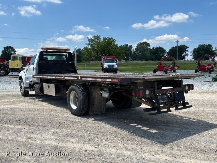 image for item FC1893 2006 Ford F750 Super Duty XLT rollback truck