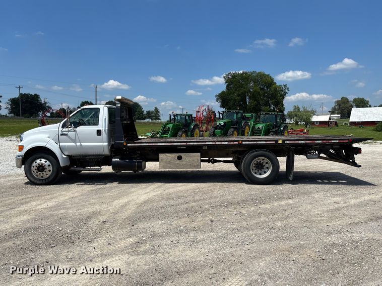 image for item FC1893 2006 Ford F750 Super Duty XLT rollback truck