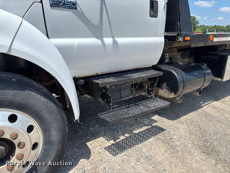 image for item FC1893 2006 Ford F750 Super Duty XLT rollback truck