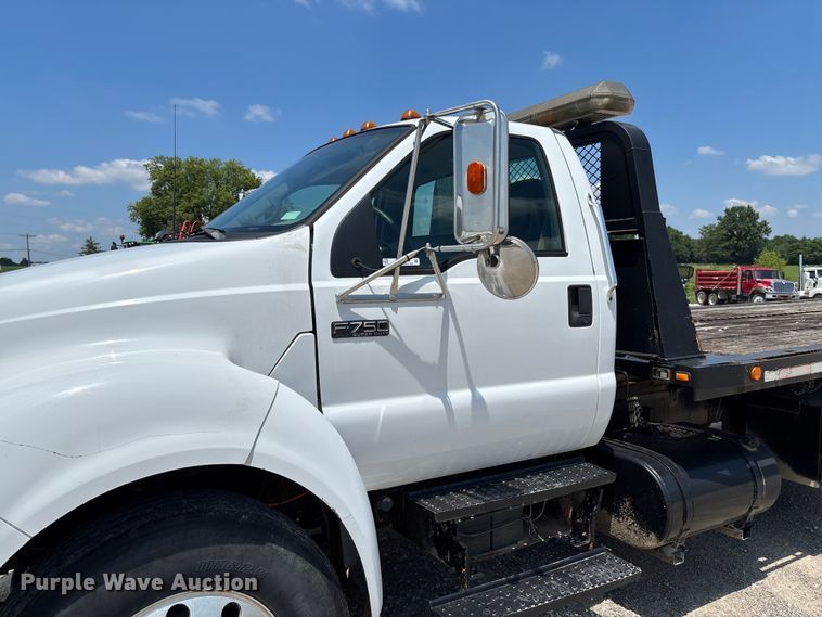image for item FC1893 2006 Ford F750 Super Duty XLT rollback truck