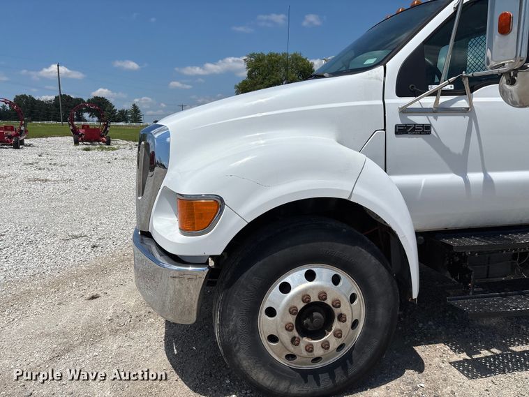 image for item FC1893 2006 Ford F750 Super Duty XLT rollback truck
