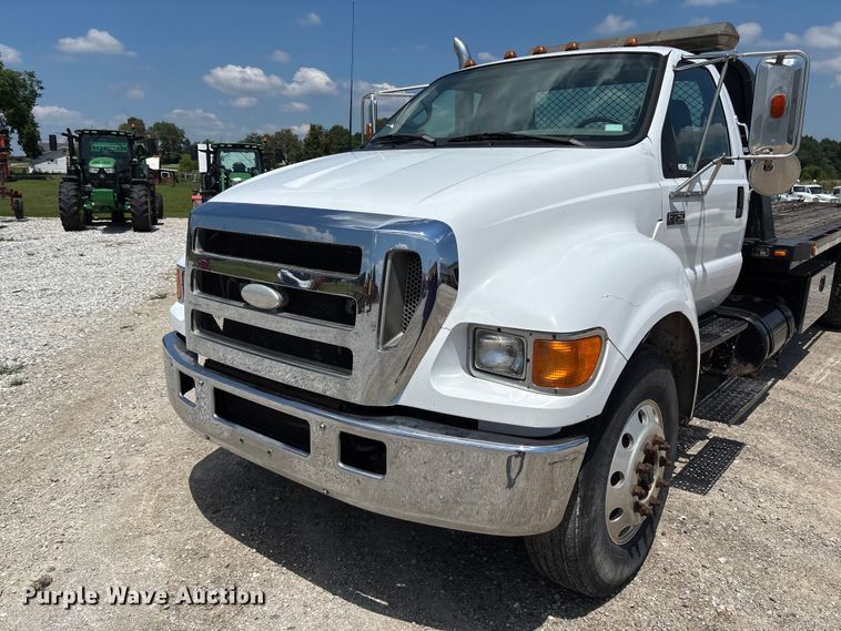 image for item FC1893 2006 Ford F750 Super Duty XLT rollback truck