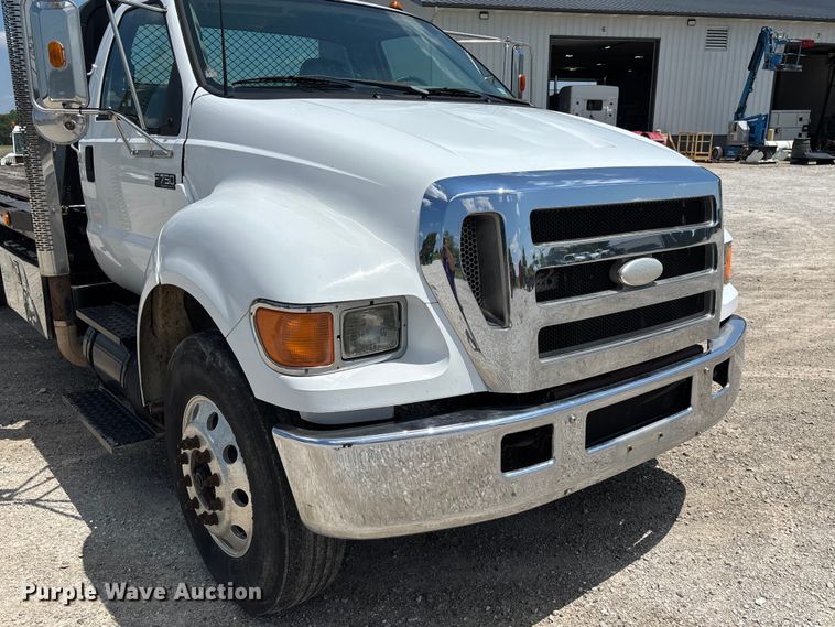 image for item FC1893 2006 Ford F750 Super Duty XLT rollback truck