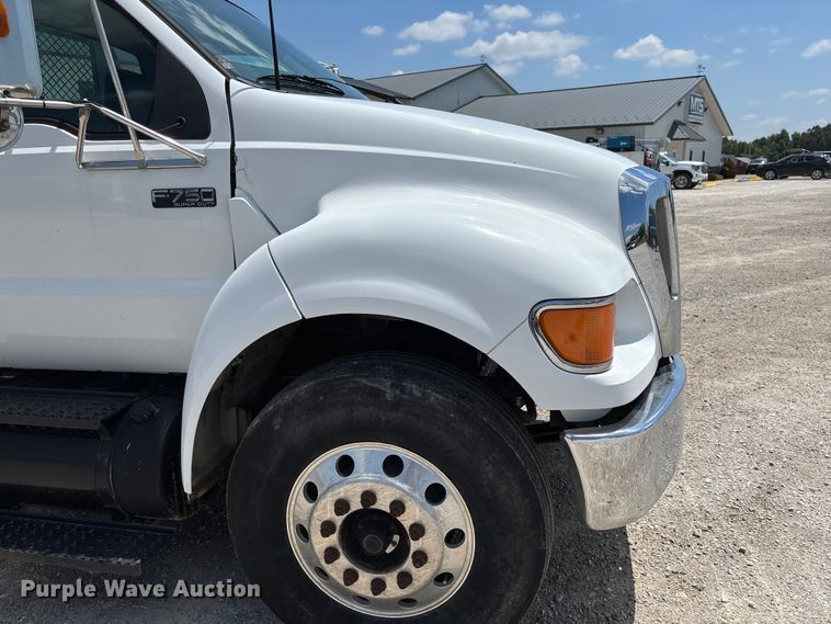 image for item FC1893 2006 Ford F750 Super Duty XLT rollback truck