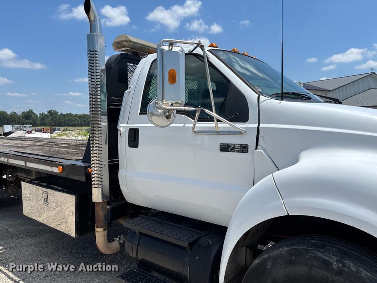 image for item FC1893 2006 Ford F750 Super Duty XLT rollback truck