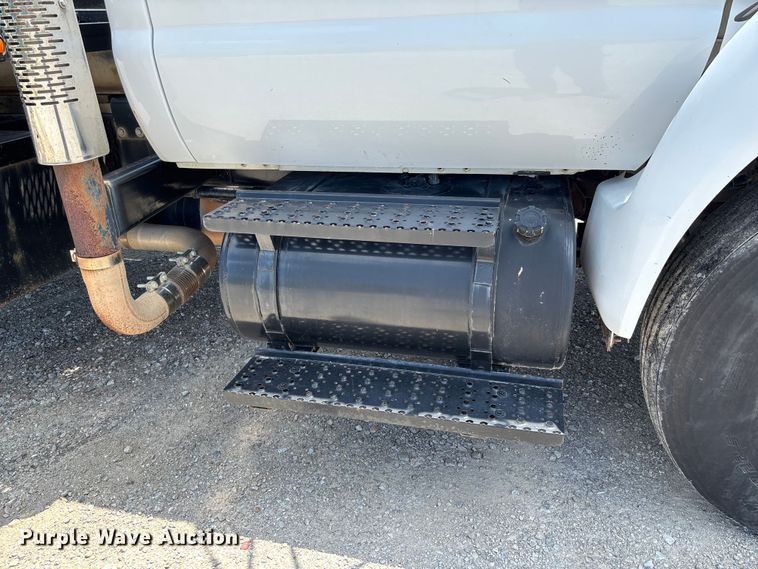 image for item FC1893 2006 Ford F750 Super Duty XLT rollback truck