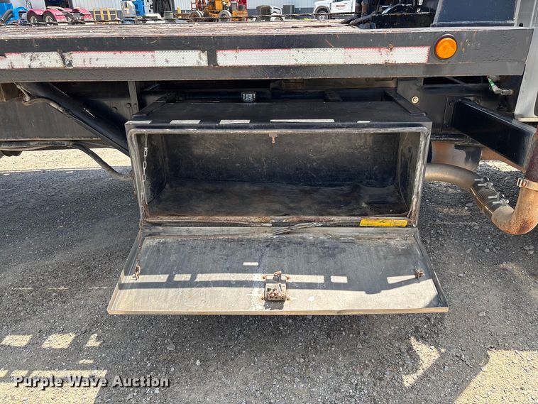 image for item FC1893 2006 Ford F750 Super Duty XLT rollback truck