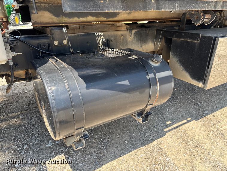 image for item FC1893 2006 Ford F750 Super Duty XLT rollback truck