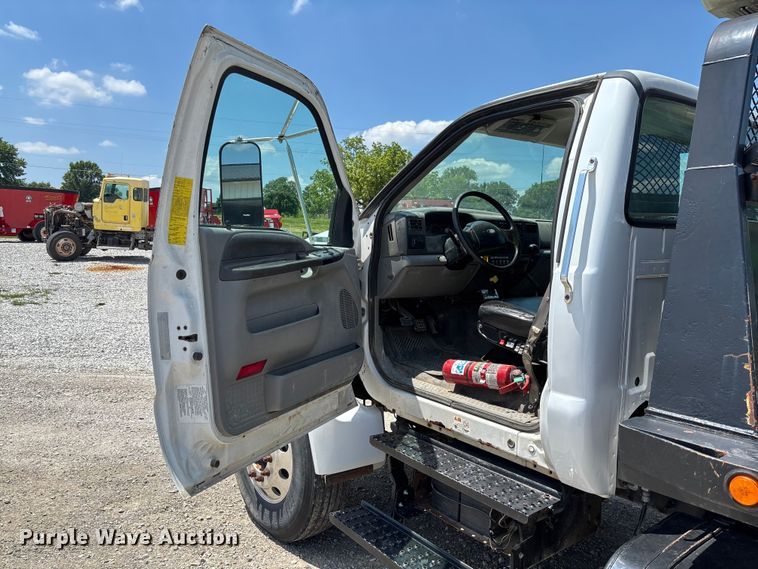 image for item FC1893 2006 Ford F750 Super Duty XLT rollback truck