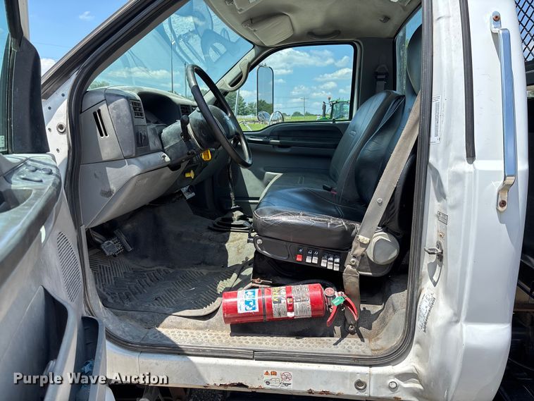 image for item FC1893 2006 Ford F750 Super Duty XLT rollback truck
