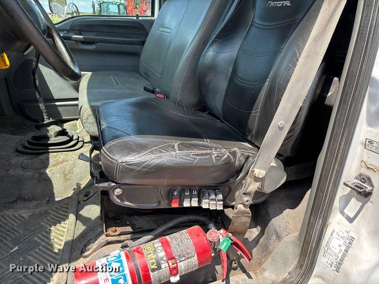 image for item FC1893 2006 Ford F750 Super Duty XLT rollback truck