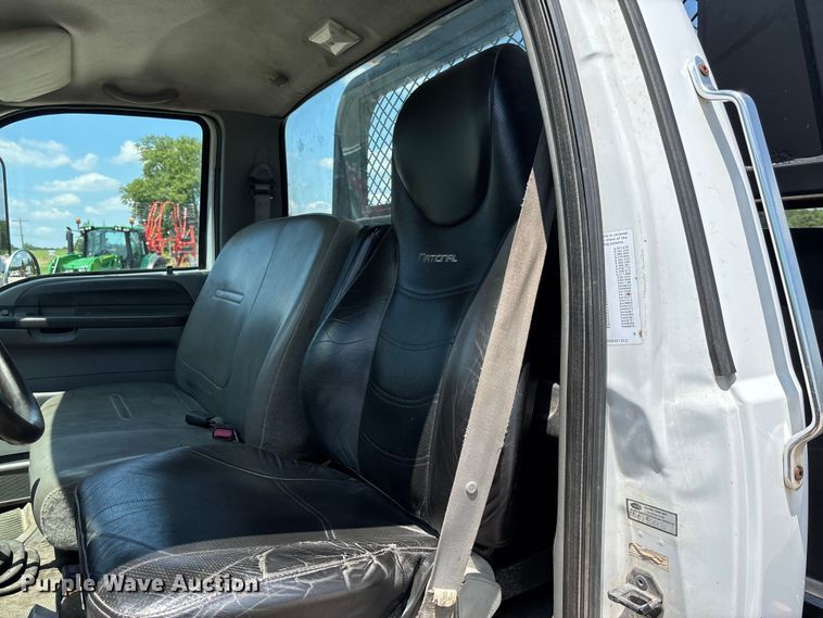 image for item FC1893 2006 Ford F750 Super Duty XLT rollback truck