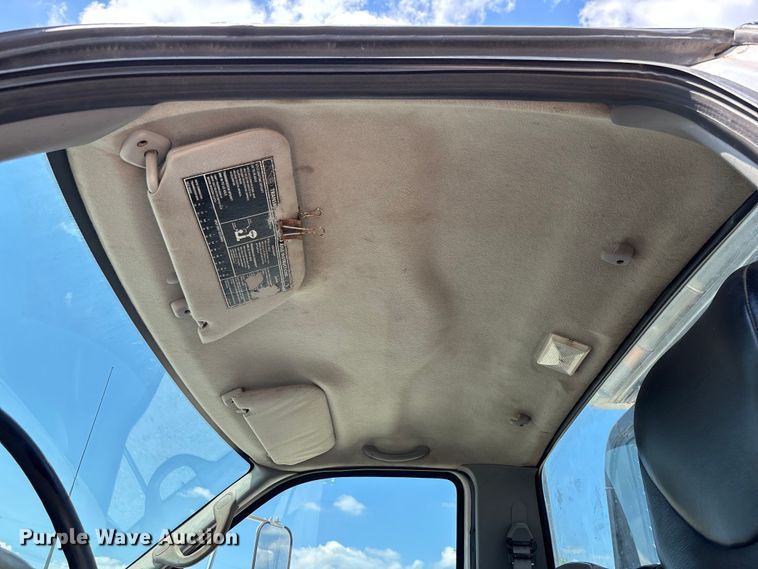 image for item FC1893 2006 Ford F750 Super Duty XLT rollback truck