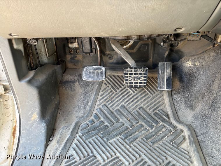 image for item FC1893 2006 Ford F750 Super Duty XLT rollback truck