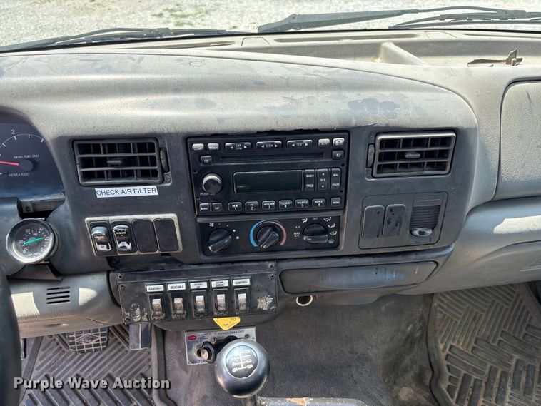 image for item FC1893 2006 Ford F750 Super Duty XLT rollback truck