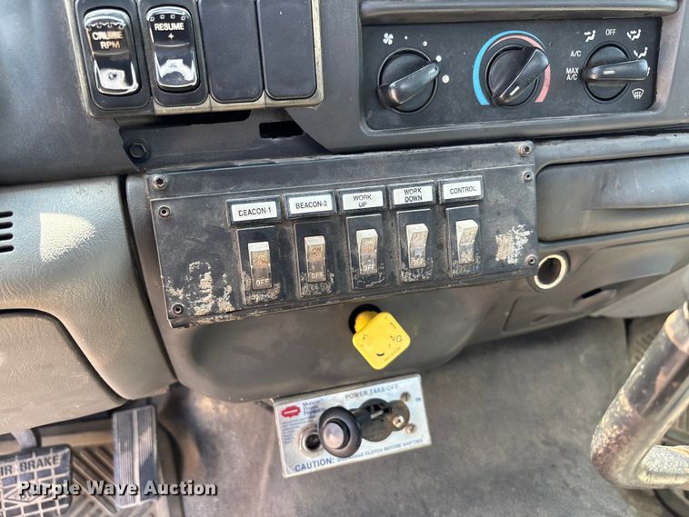 image for item FC1893 2006 Ford F750 Super Duty XLT rollback truck