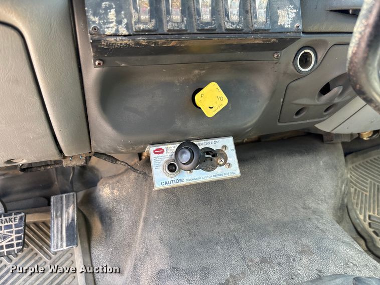 image for item FC1893 2006 Ford F750 Super Duty XLT rollback truck