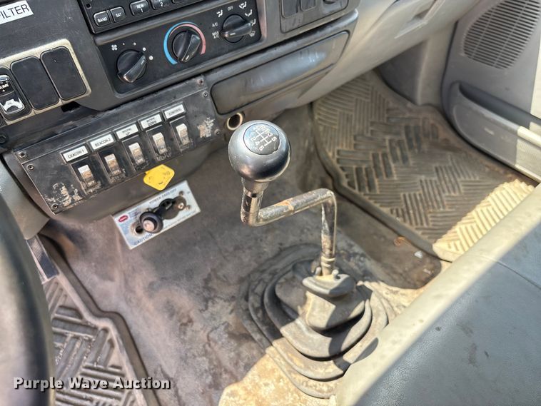 image for item FC1893 2006 Ford F750 Super Duty XLT rollback truck