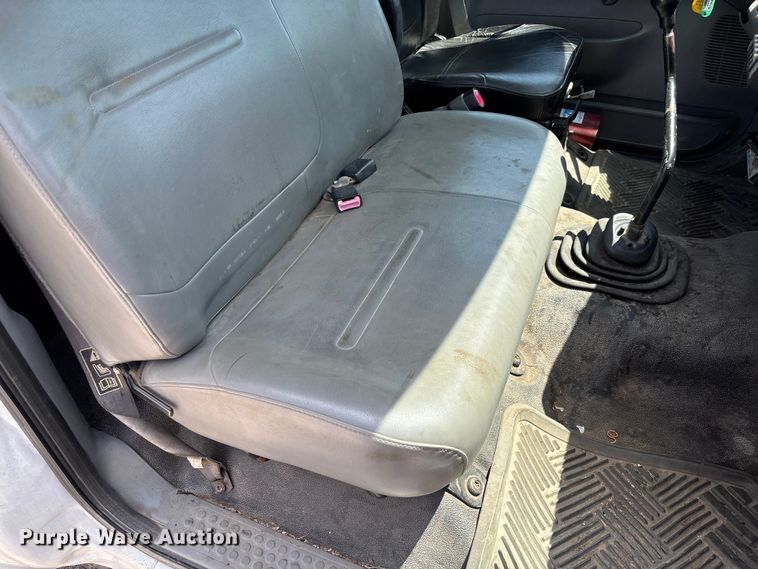 image for item FC1893 2006 Ford F750 Super Duty XLT rollback truck