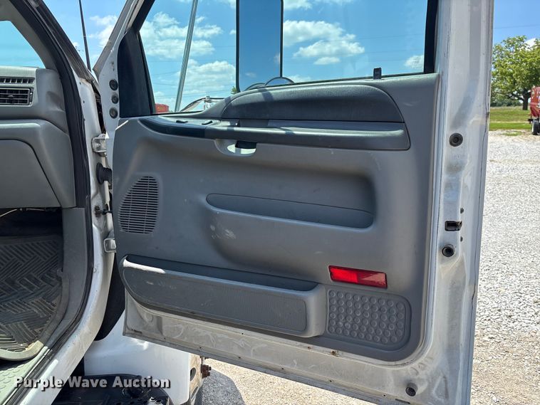 image for item FC1893 2006 Ford F750 Super Duty XLT rollback truck