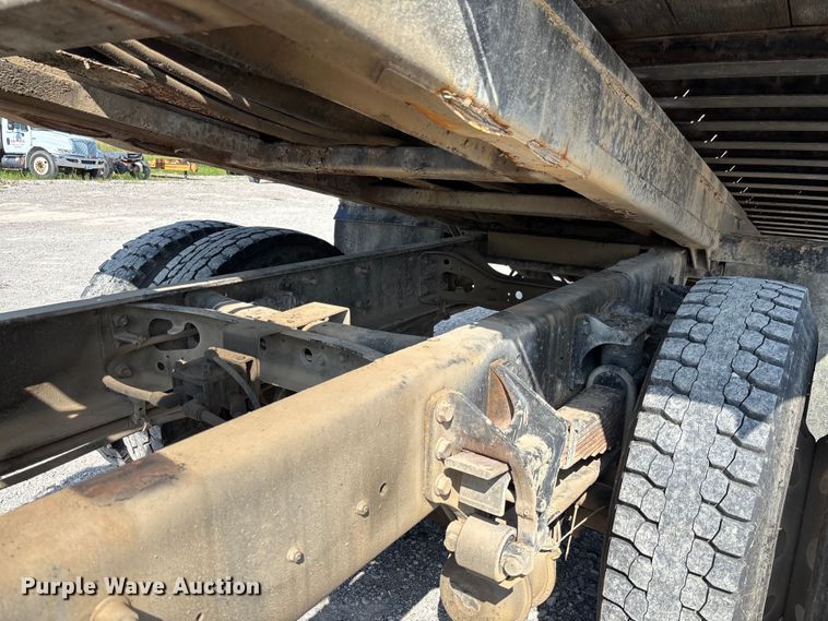 image for item FC1893 2006 Ford F750 Super Duty XLT rollback truck