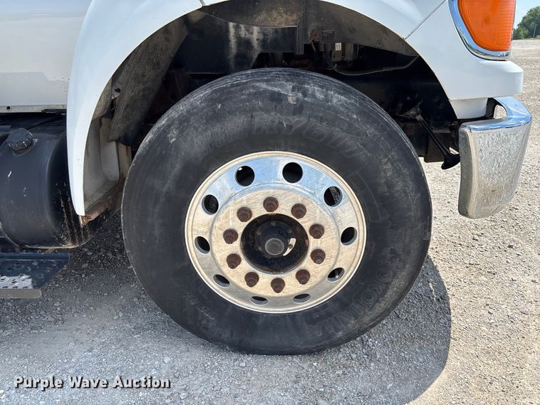 image for item FC1893 2006 Ford F750 Super Duty XLT rollback truck