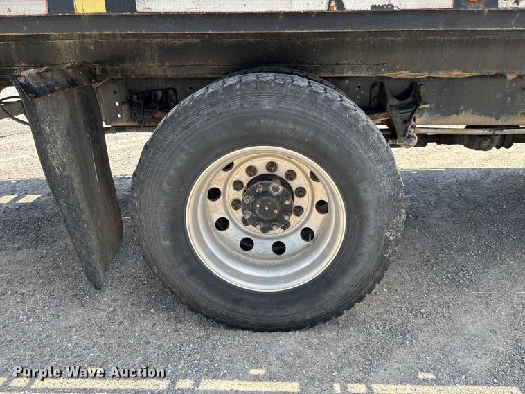 image for item FC1893 2006 Ford F750 Super Duty XLT rollback truck