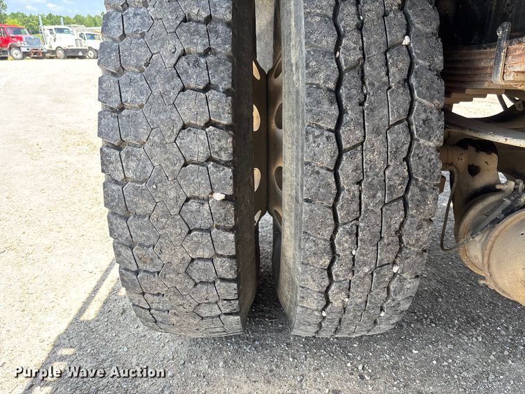 image for item FC1893 2006 Ford F750 Super Duty XLT rollback truck