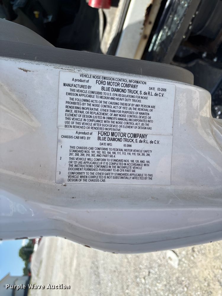 image for item FC1893 2006 Ford F750 Super Duty XLT rollback truck