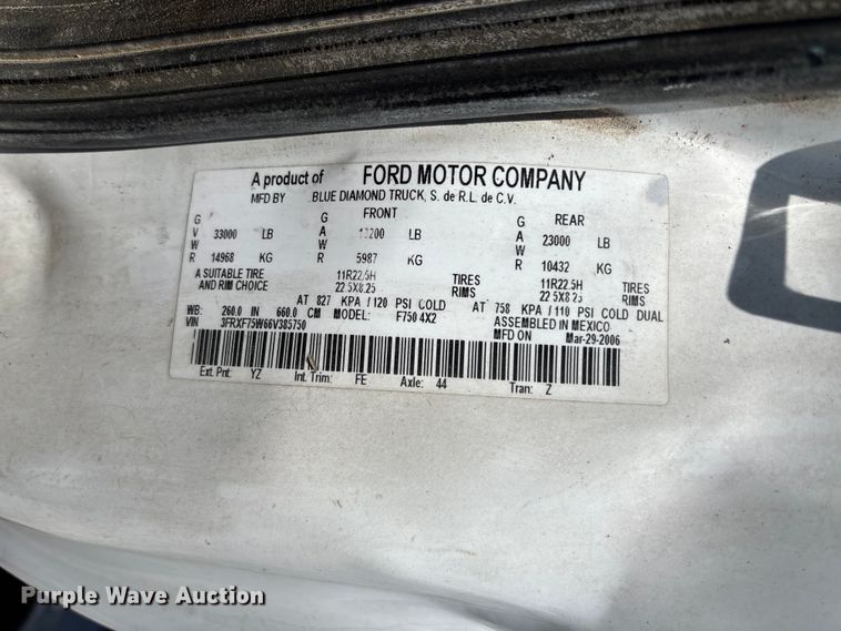 image for item FC1893 2006 Ford F750 Super Duty XLT rollback truck