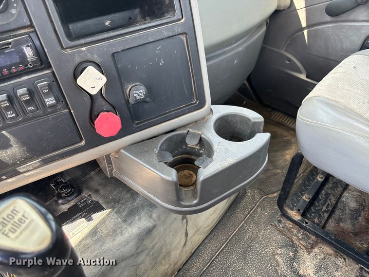 image for item FC1894 2008 International TranStar 8600 semi truck
