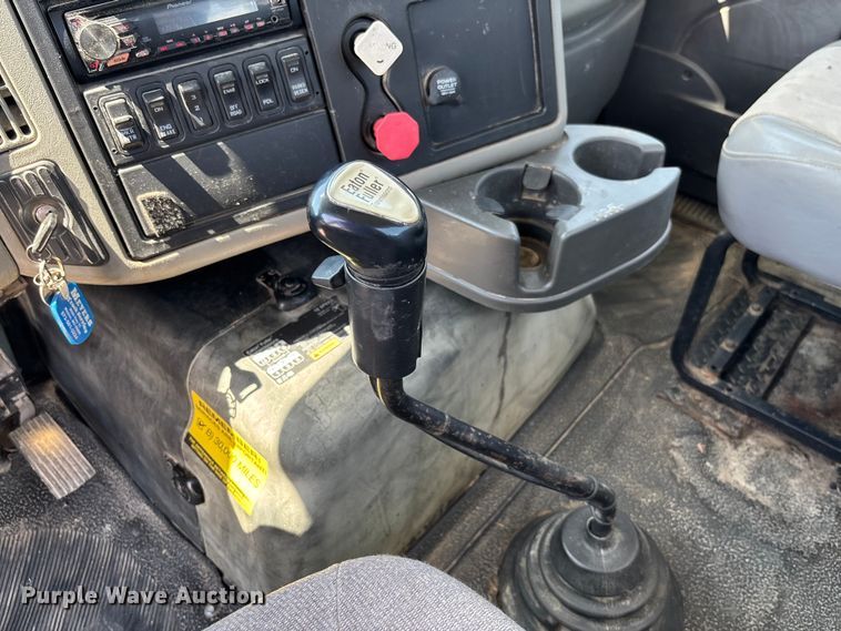 image for item FC1894 2008 International TranStar 8600 semi truck