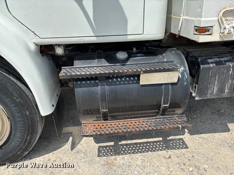 image for item FC1895 1998 International 8100 rollback truck