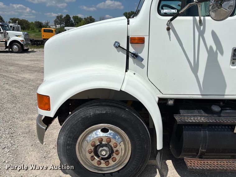 image for item FC1895 1998 International 8100 rollback truck