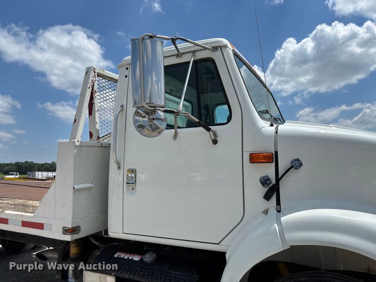 image for item FC1895 1998 International 8100 rollback truck