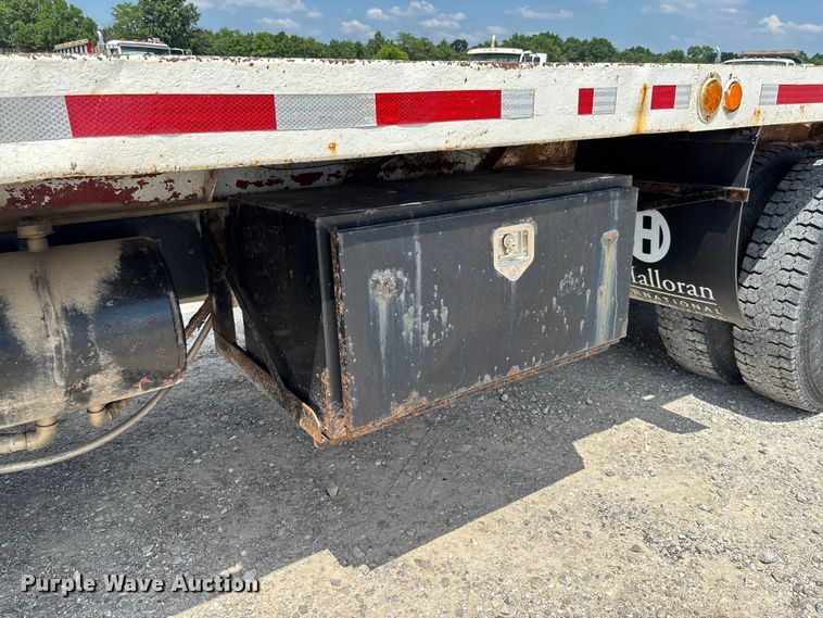 image for item FC1895 1998 International 8100 rollback truck