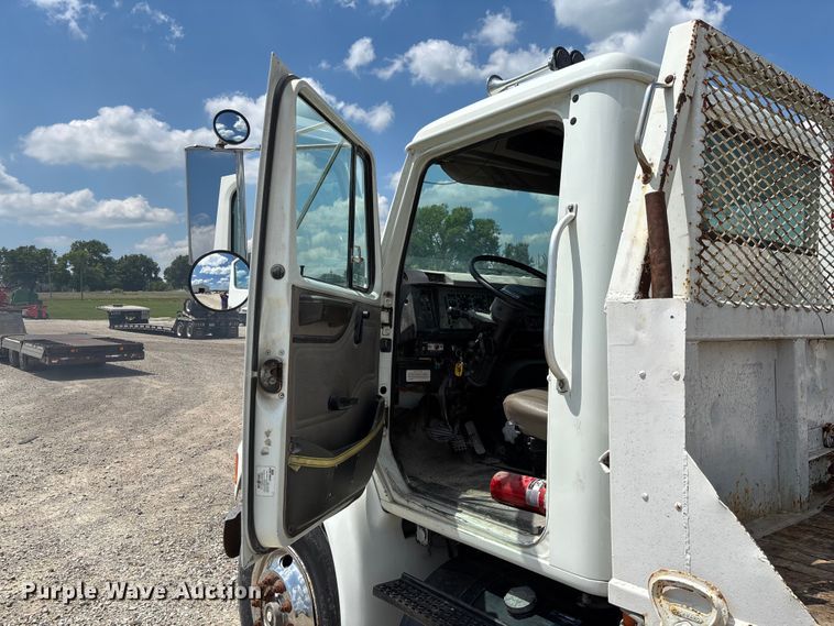 image for item FC1895 1998 International 8100 rollback truck
